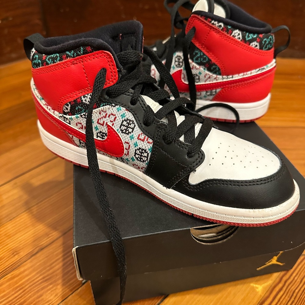 Jordan 1 Mid SE (PS) White/University/ Red- Black Sneakers - Picture 2 of 3